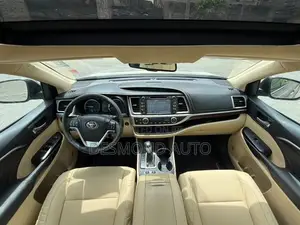Toyota Highlander Limited Platinum 4dr SUV (3.5L 6cyl 6A) 2015 Gold
