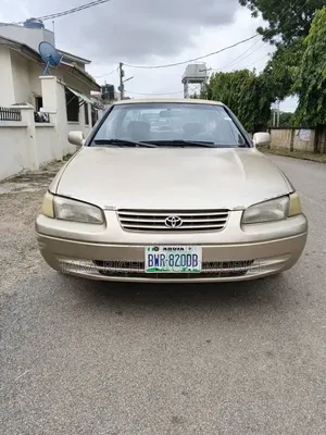 Toyota Camry 2001 Gold