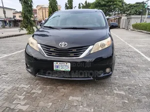 Toyota Sienna 2012 Black