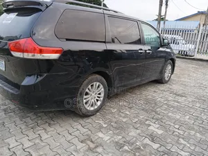 Toyota Sienna 2012 Black