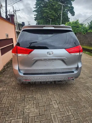 Toyota Sienna 2014 Silver