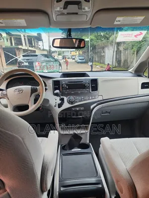 Toyota Sienna 2014 Silver
