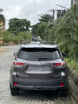 Toyota Highlander XLE V6 4x4 (3.5L 6cyl 6A) 2016 Gray