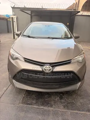 Toyota Corolla LE (1.8L 4cyl 2A) 2018 Brown