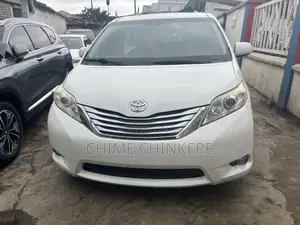 Toyota Sienna XLE 8 Passenger 2012 White