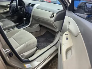Toyota Corolla 2009 Gold
