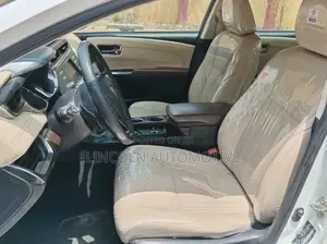 Toyota Avalon XLE Premium FWD Sedan (3.6L 6cyl 6A) 2016 Off white