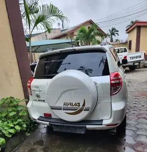 Toyota RAV4 2011 White