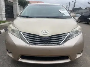 Toyota Sienna 2012 Gold