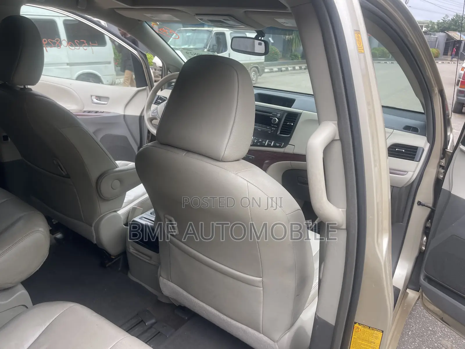 Toyota Sienna 2012 Gold