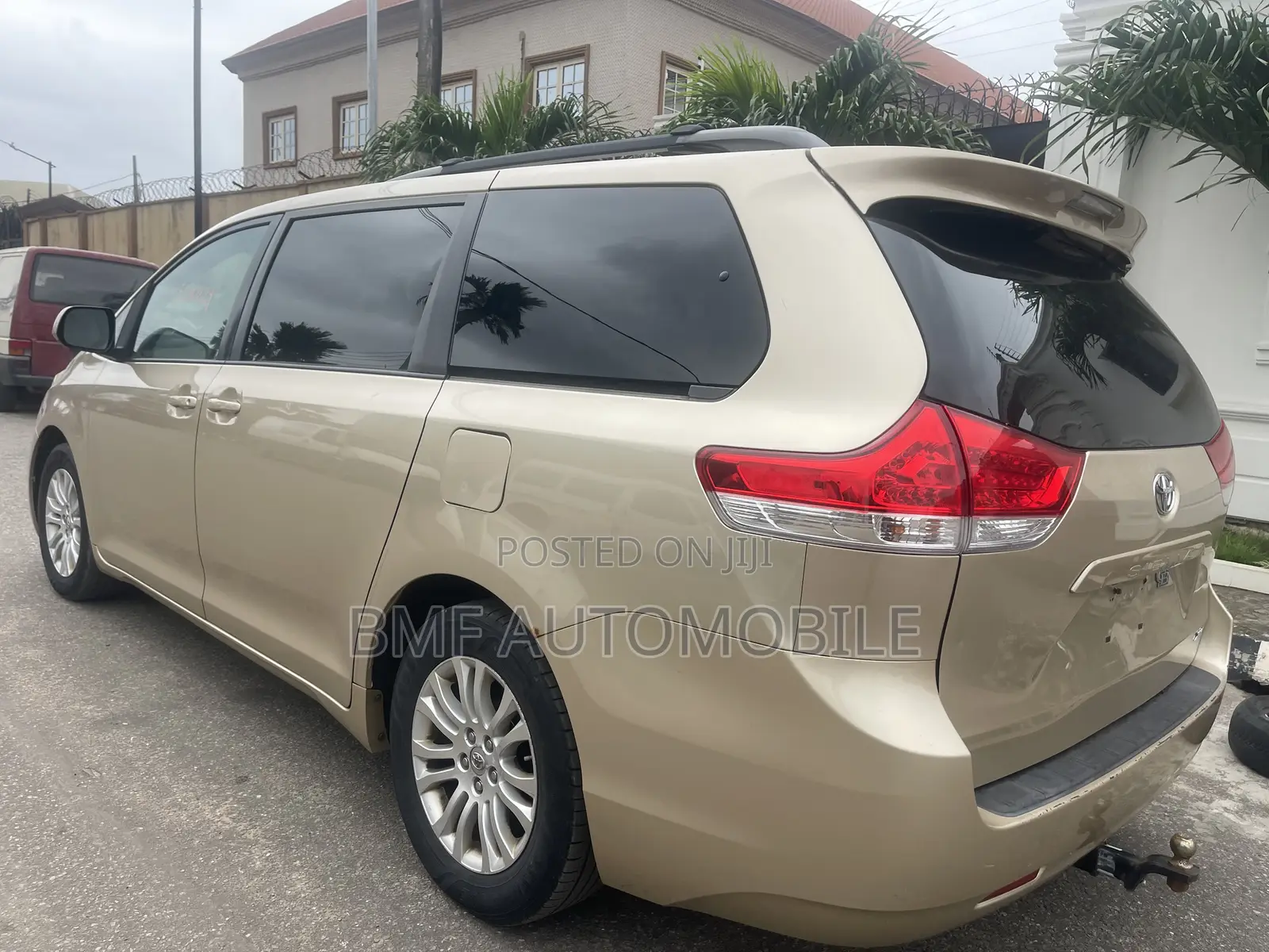 Toyota Sienna 2012 Gold