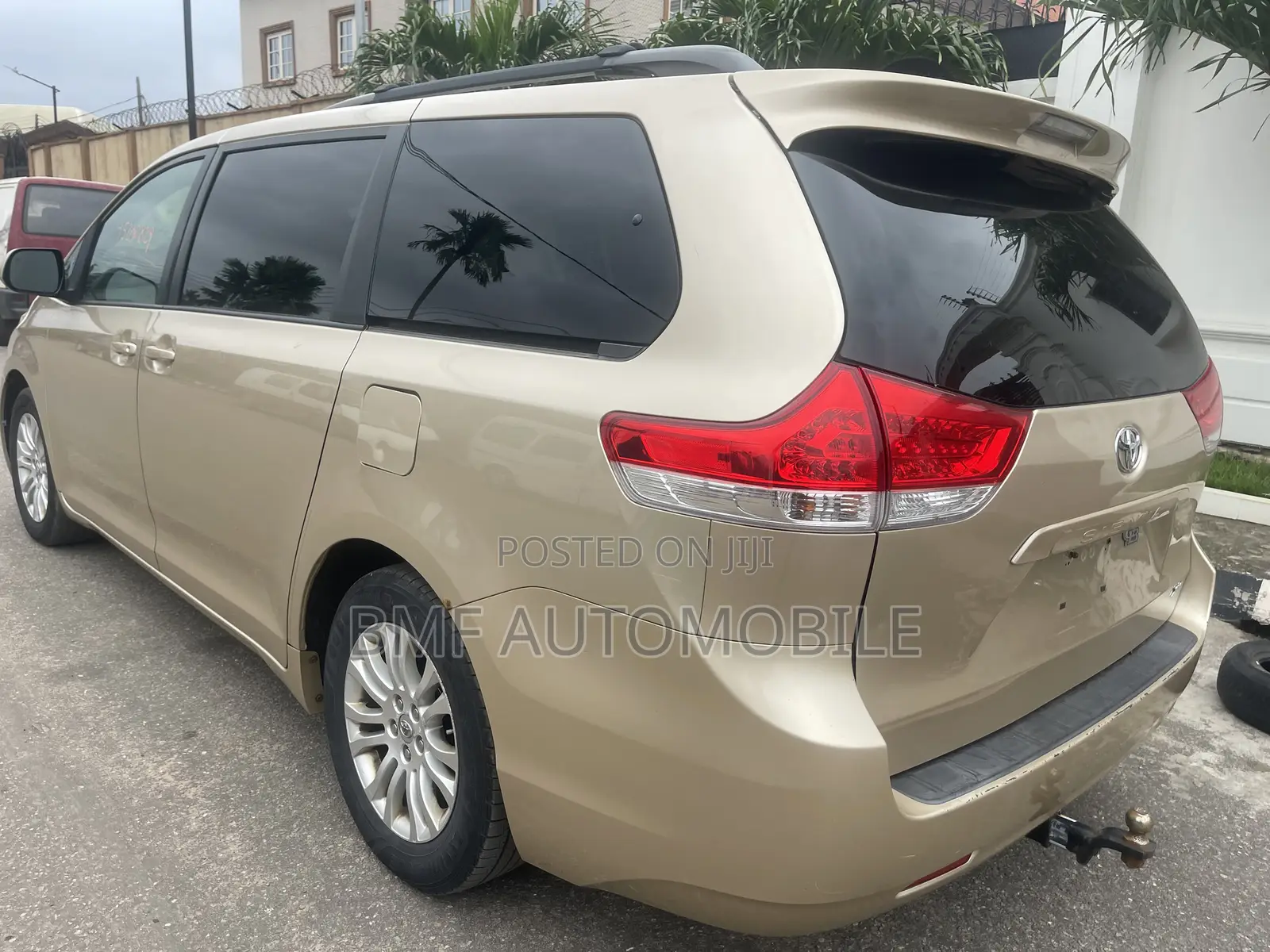 Toyota Sienna 2012 Gold