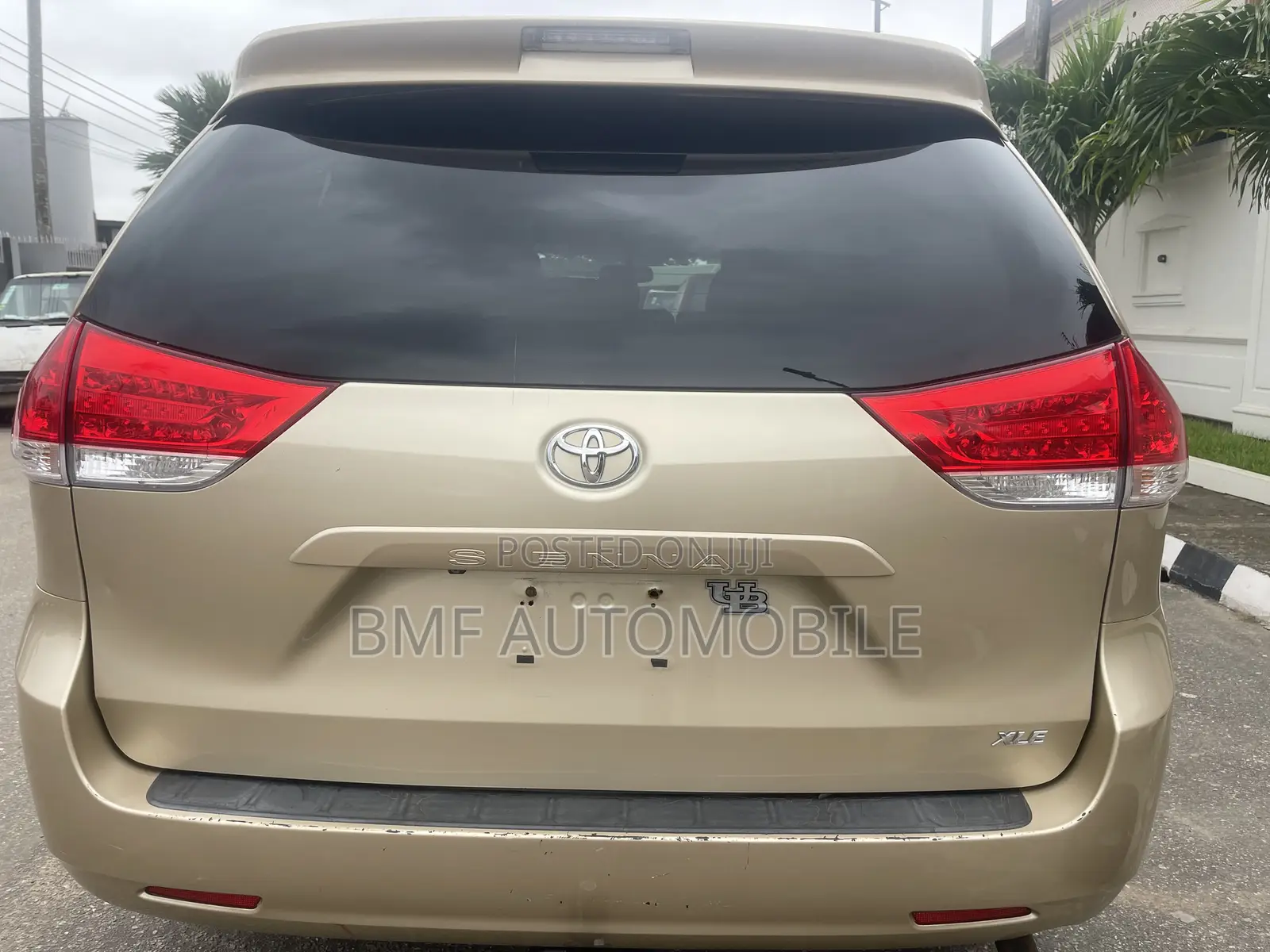 Toyota Sienna 2012 Gold