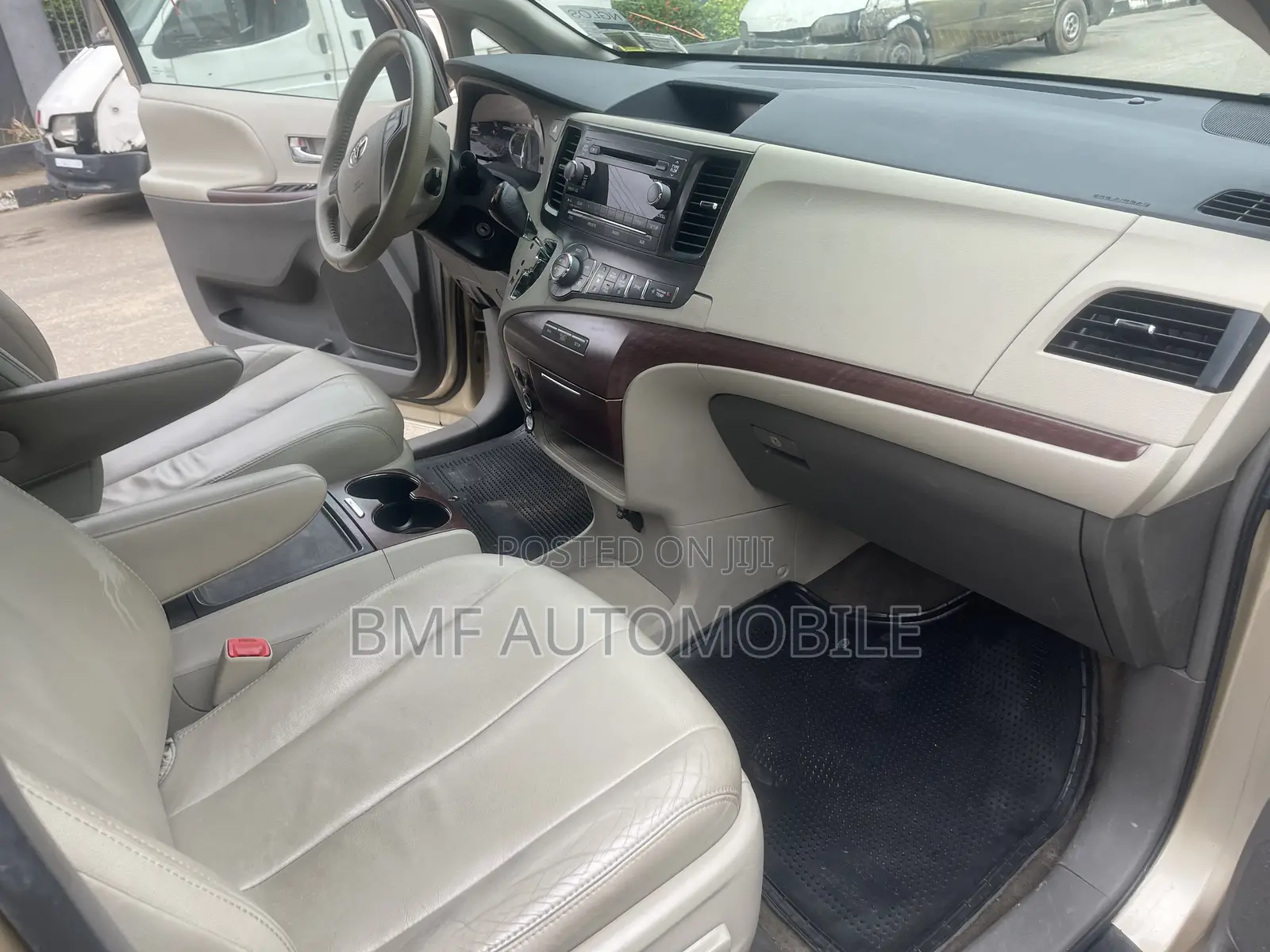 Toyota Sienna 2012 Gold