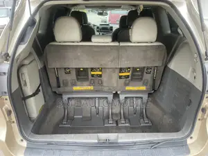 Toyota Sienna 2012 Gold