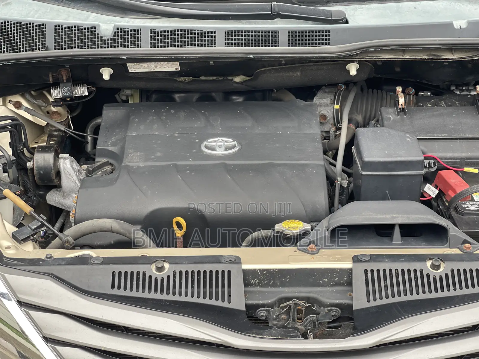 Toyota Sienna 2012 Gold
