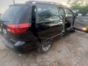Toyota Sienna LE FWD 2006 Black