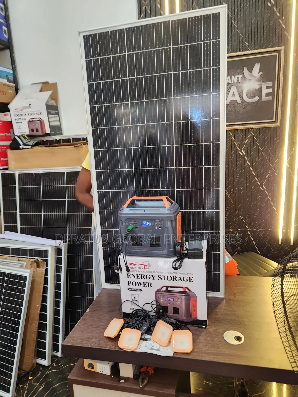 550W Rechargeable Inverter Solar Generator
