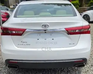 Toyota Avalon XLE Premium FWD Sedan (3.6L 6cyl 6A) 2016 Off white