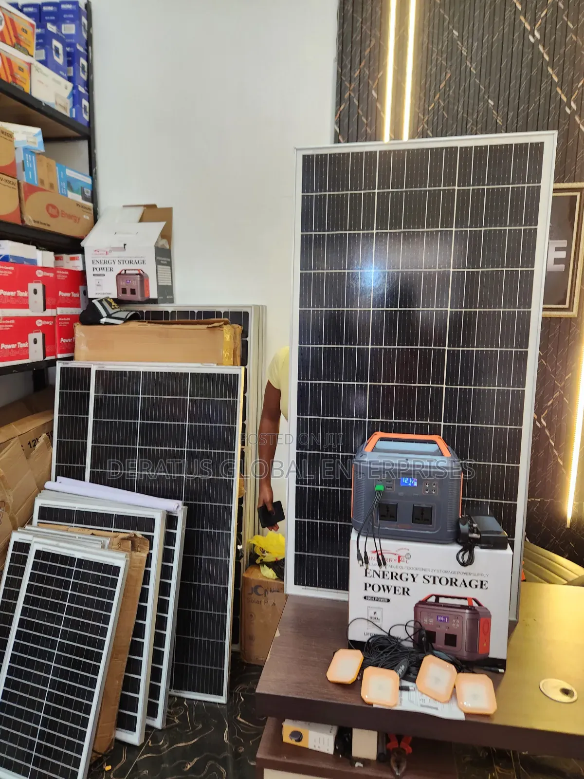 Powerful 550W Portable Solar Power System