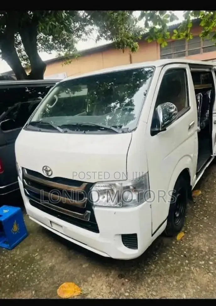 Toyota HiAce 2014 White
