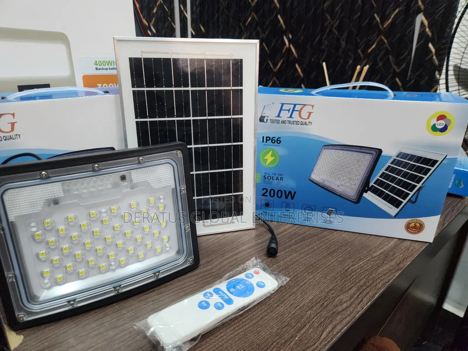 200W Solar Floodlight With Panel - Energy Saving Outdoor Lighting
