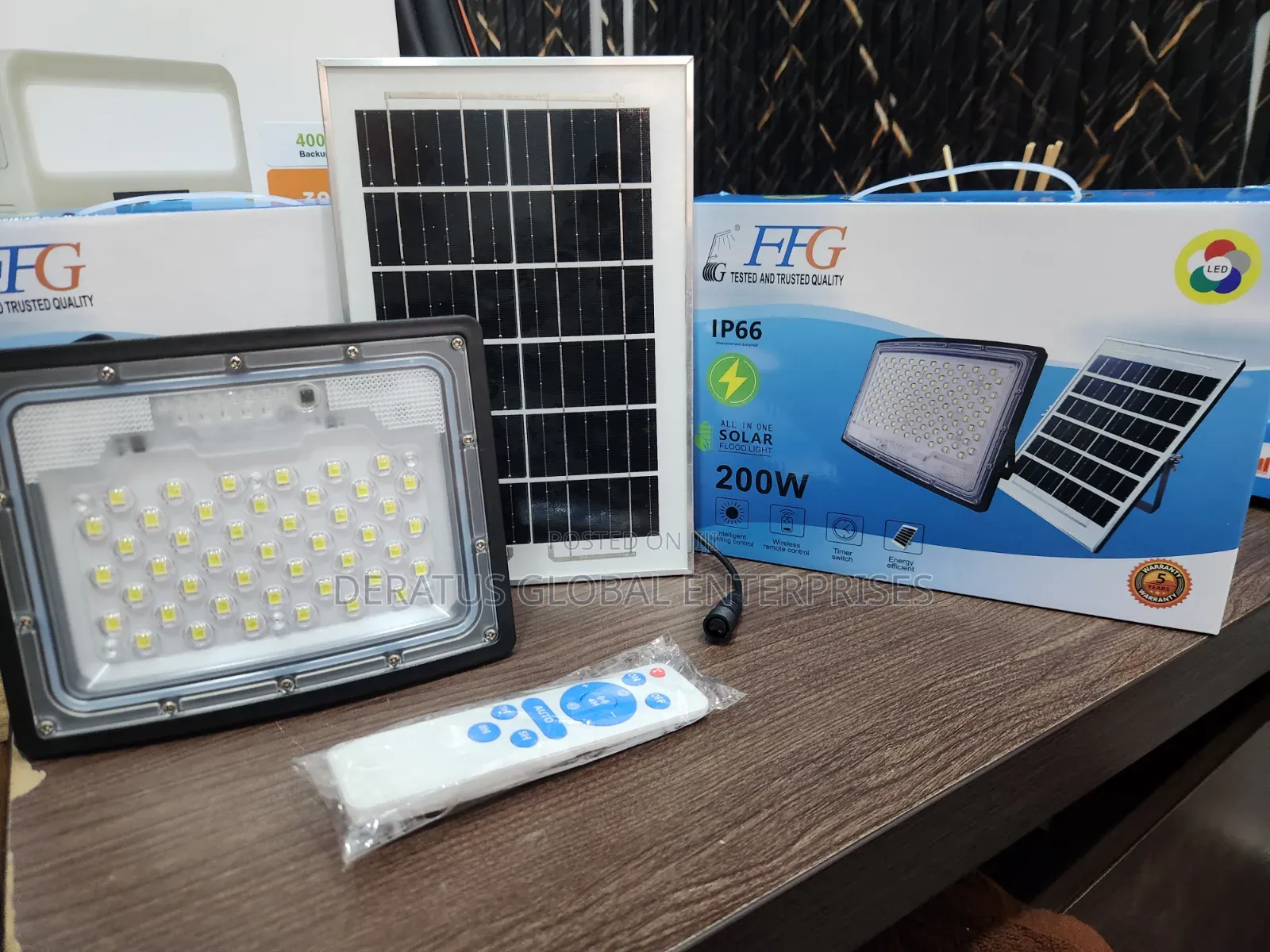 200W Solar Floodlight With Panel - Energy Saving Outdoor Lighting