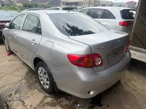 Toyota Corolla 2010 Silver