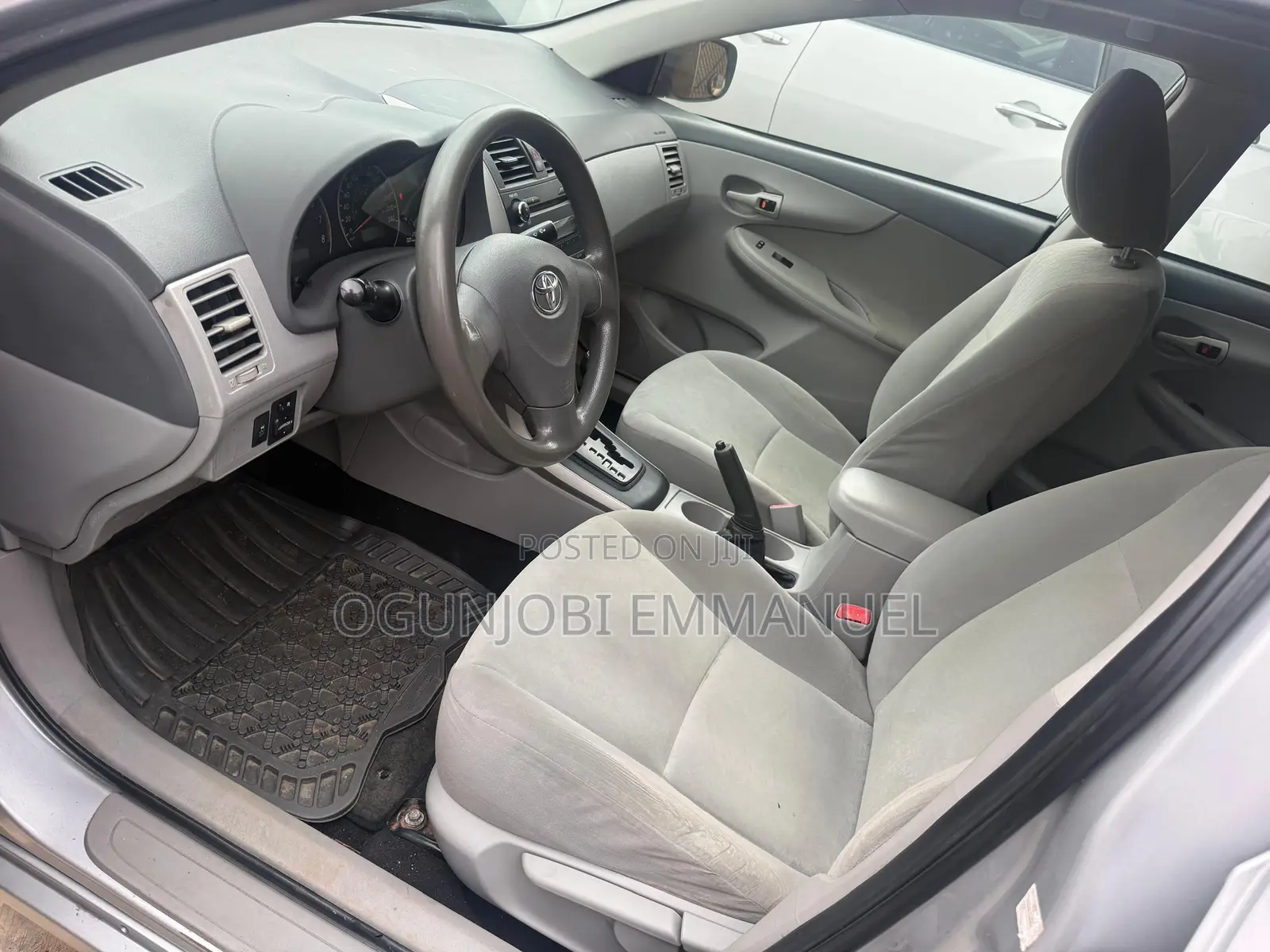 Toyota Corolla 2010 Silver