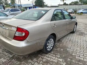 Toyota Camry 2004 Gold