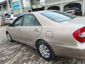 Toyota Camry 2004 Gold