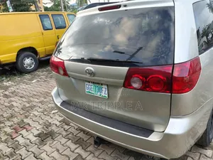 Toyota Sienna 2005 Gold