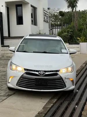 Toyota Camry XLE 4dr Sedan (2.5L 4cyl 6A) 2016 White