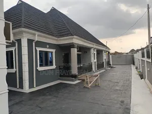 8bdrm Apartment in Ateere Akala Express for sale