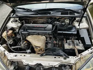 Toyota Camry XLE 4dr Sedan (2.4L 4cyl 4A) 2004 Gold