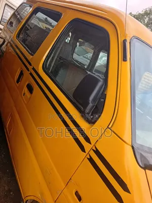 Volkswagen Transporter 1998 Yellow