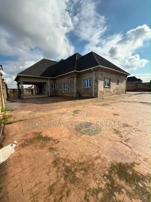 5bdrm Bungalow in Festac Elewuro Akobo for sale