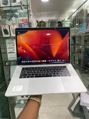 Laptop Apple MacBook Pro 2017 16GB Intel Core i7 SSD 1T