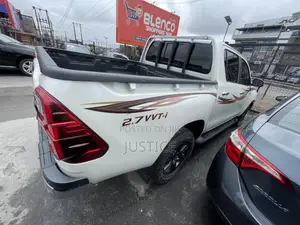Toyota Hilux 2022 White