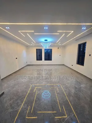 4bdrm Duplex in Yaba for sale