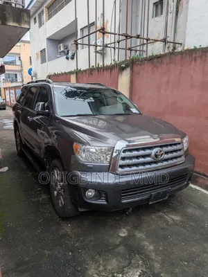 Toyota Sequoia Limited 4dr SUV (5.7L 8cyl 6A) 2015 Gray