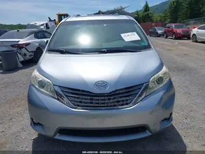 Toyota Sienna 2014 Blue