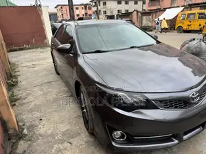 Toyota Camry SE 4dr Sedan (2.5L 4cyl 6A) 2014