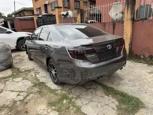 Toyota Camry SE 4dr Sedan (2.5L 4cyl 6A) 2014