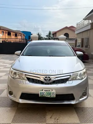 Toyota Camry XLE 4dr Sedan w/Prod. End 11/13 (3.5L 6cyl 6A) 2014 Silver