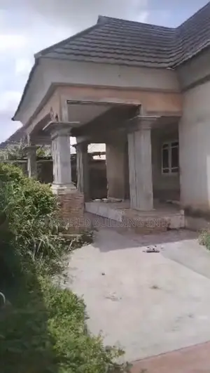 3bdrm Block of Flats in Benin City for sale