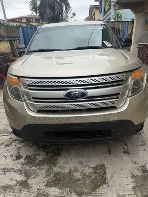 Ford Explorer XLT 4dr 4x4 (3.5L 6cyl 6A) 2011 Gold