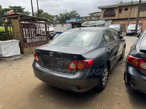 Toyota Corolla LE 4dr Sedan (1.8L 4 cyl 4A) 2009