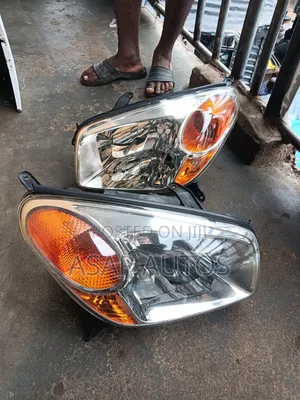 Headlamp for Toyota Rav4 2005