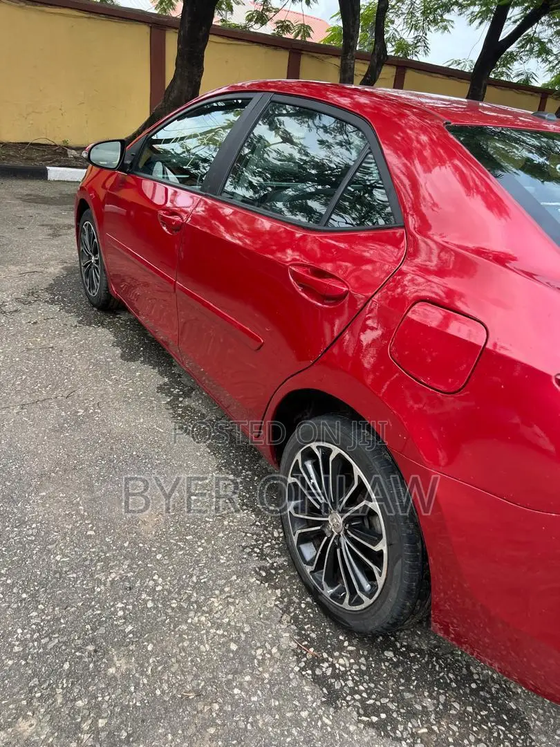 Toyota Corolla 2015 Red